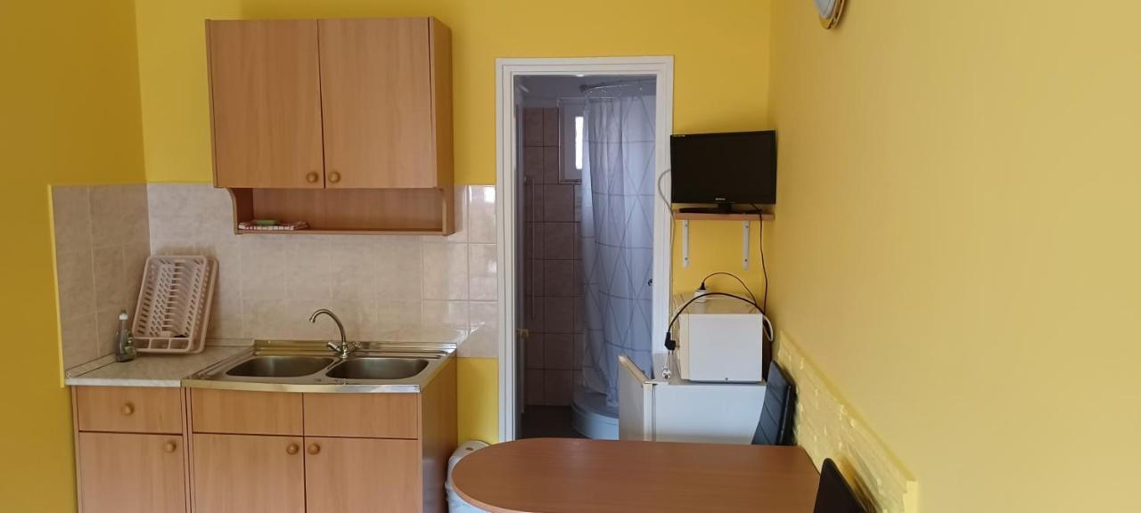 Tarr-Timea Apartmanok เคสเท ภายนอก รูปภาพ