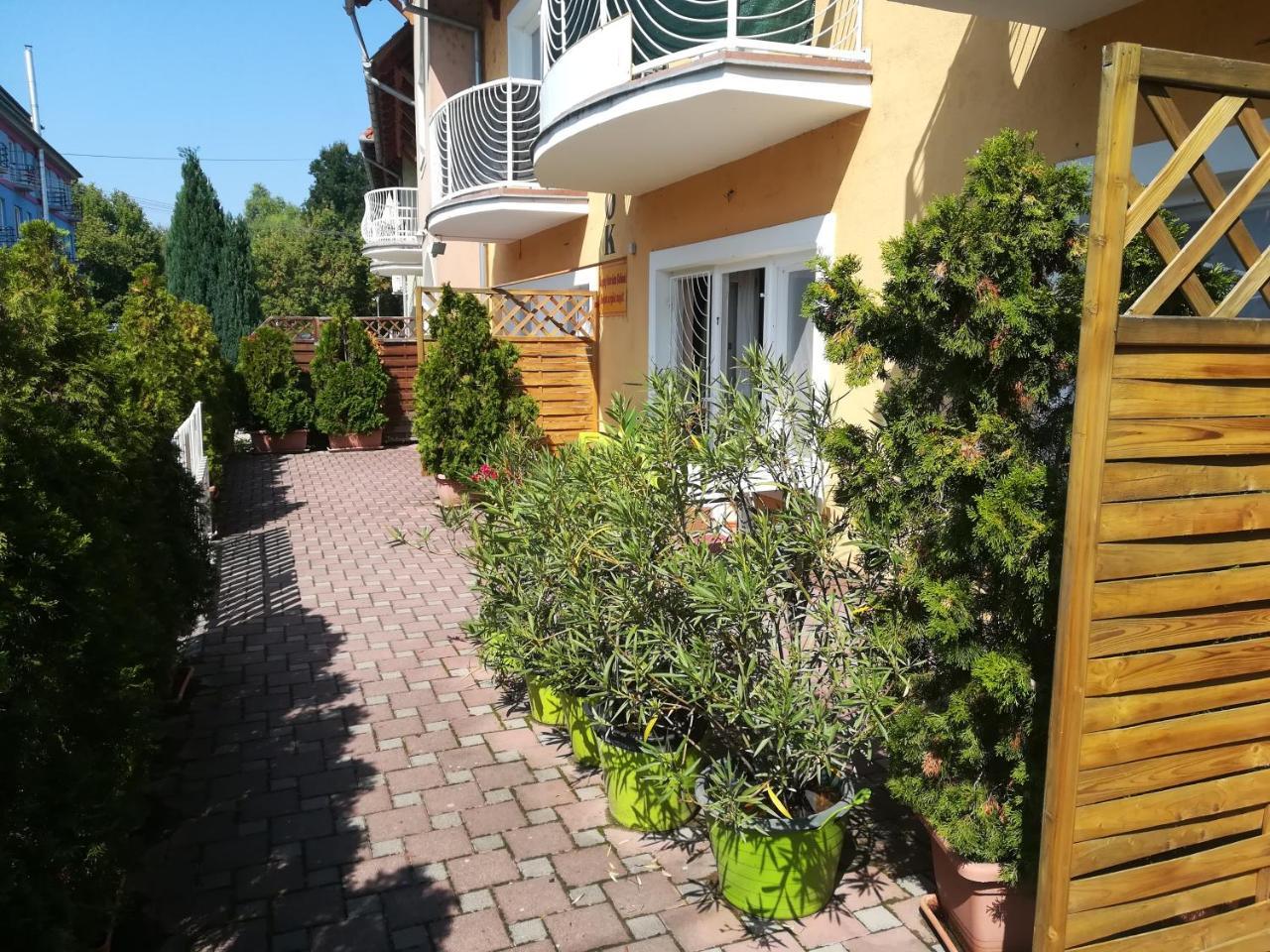 Tarr-Timea Apartmanok เคสเท ภายนอก รูปภาพ